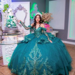 Long Sleeve Green Quinceanera Dress Lace Appliques Sweetheart Neck 15 Dresses