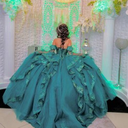 Long Sleeve Green Quinceanera Dress Lace Appliques Sweetheart Neck 15 Dresses