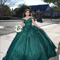 Off Shoulder Emerald Green Quinceanera Dress Sweetheart Neck 15 Dresses