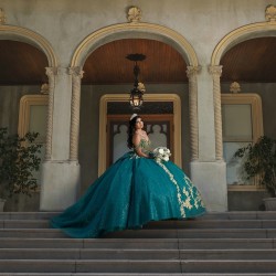 Off Shoulder Emerald Green Quinceanera Dresses Crystal Sweetheart Neck 15 Dress