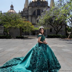 Off Shoulder Emerald Green Quinceanera Dresses Sweetheart Neck 15 Dress