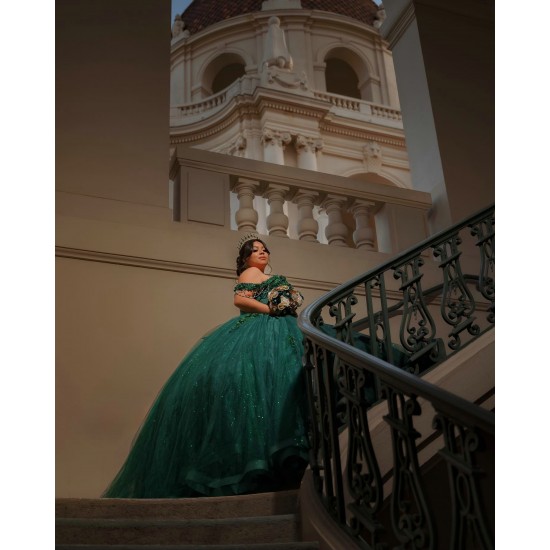 Off Shoulder Emerald Green Quinceanera Dresses V Neck Lace Appliques 15 Dress