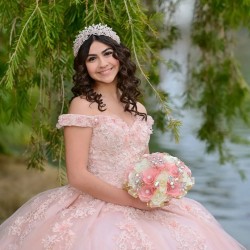 Off Shoulder Pink Quinceanera Dress Lace Appliques Sweetheart Neck 15 Dresses