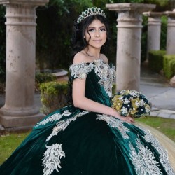 Off Shoulder Quinceanera Dress Sweetheart Neck Emerald Green 15 Dresses