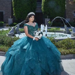 Off Shoulder Tiered Emerald Green Quinceanera Dress Sweetheart Neck 15 Dresses