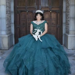 Off Shoulder Tiered Emerald Green Quinceanera Dress Sweetheart Neck 15 Dresses