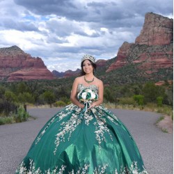 Sleeveless Emerald Green Quinceanera Dress Metallic Leaf Sweetheart Neck 15 Dresses