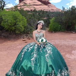 Sleeveless Emerald Green Quinceanera Dress Metallic Leaf Sweetheart Neck 15 Dresses