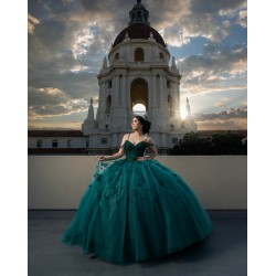 Sleeveless Emerald Green Quinceanera Dresses V Neck 15 Dress