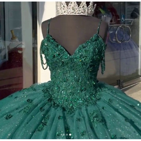 Spaghetti Strap Emerald Green Quinceanera Dresses V Neck Ball Gown 15 Dress