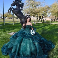 Sweetheart Neck Tiered Emerald Green Quinceanera Dress Off Shoulder 15 Dresses