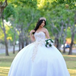 Sweetheart Neck White Quinceanera Dress Sleeveless 15 Dresses With Bow