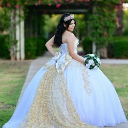 Sweetheart Neck White Quinceanera Dress Sleeveless 15 Dresses With Bow