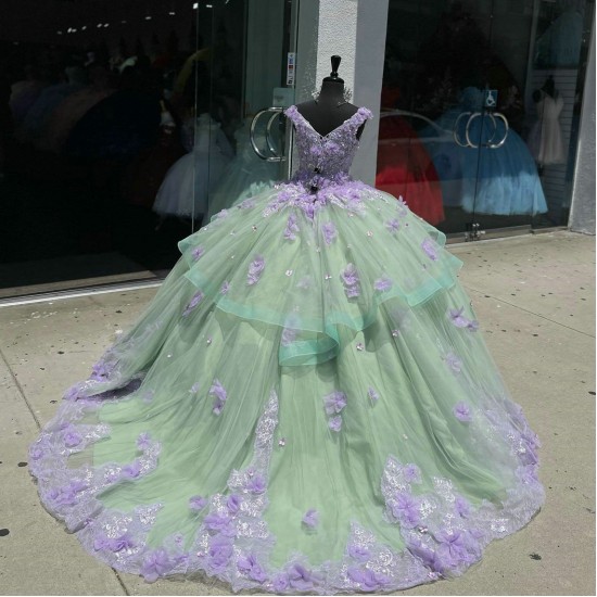 V Neck Green On Lilac Quinceanera Dresses Sleeveless 15 Dress