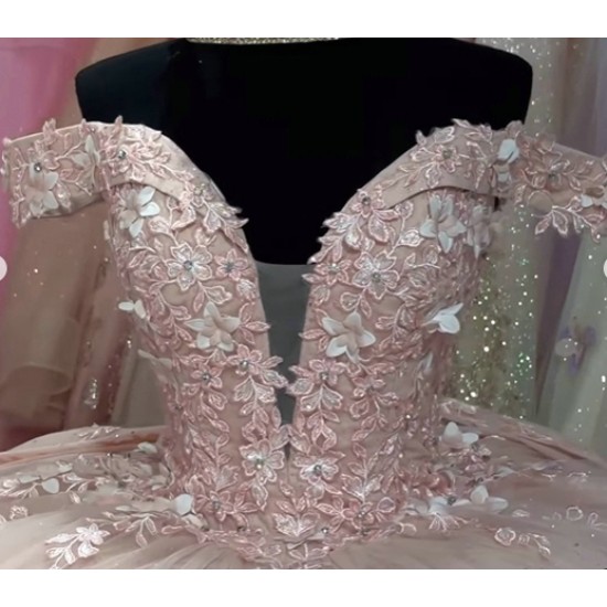 V Neck Rose Gold Quinceanera Dress Lace Appliquéd Ball Gown With Bow