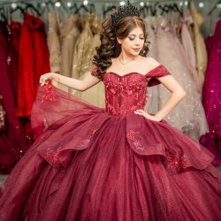 Off Shoulder Burgundy Quinceanera Dress Sweetheart Neck Vestidos De 15 Anos Tiered Sweet 16 Birthday Pageant Party Ball Gown Customized