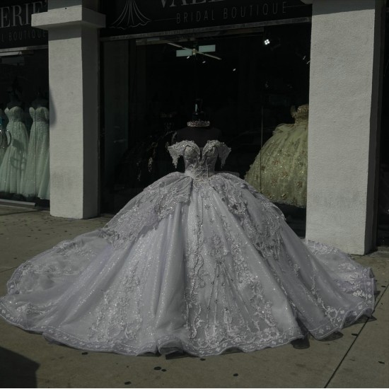 Off Shoulder Silver Ball Gown Beaded Quinceanera Dress Lace Up Back Luxurious Tulle Sweet 15 Party Dresses