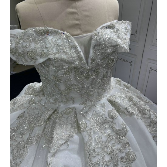 Vintage Off Shoulder Wedding Dresses Strapless Lace Tulle Sweep Train New Design Bridal Gowns